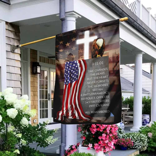 911 Flag The Heart Never Forgets The Memories Within Patriot Day 9/11 Flag MBH65F